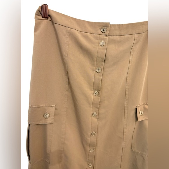 Elegant Tan Button-Front Pencil Skirt - Picture 2 of 3